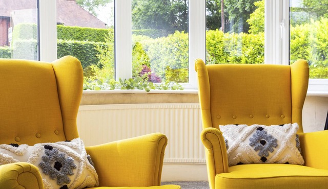 RENOVATED 5 BED HOUSE WITH HOT TUB + TABLE TENNIS