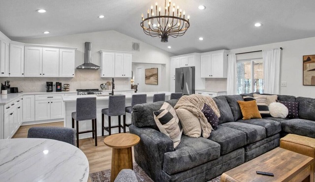 Renovated 5 Bedroom 5 Bath, 14 acres waterfront