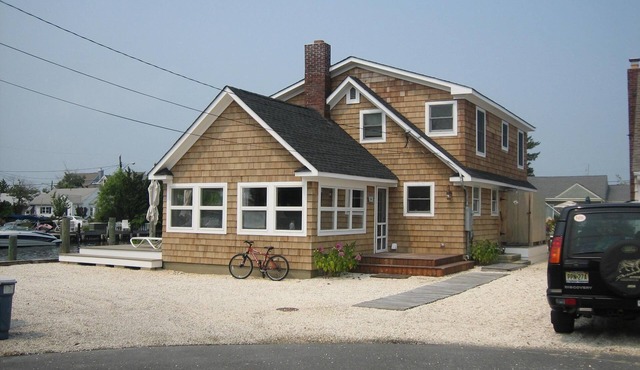 Renovated 5 Bedroom 2 Bath Waterfront Summer Beach House