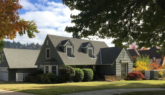 Renovated 5BR/3.5Ba 5-star home in premier location near Hayward Field, U Oregon