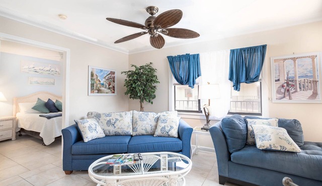 Renovated 6/2023 Top Floor Balcony Water View 2B/2B, Pool, Hot Tub, Grill, WIFI