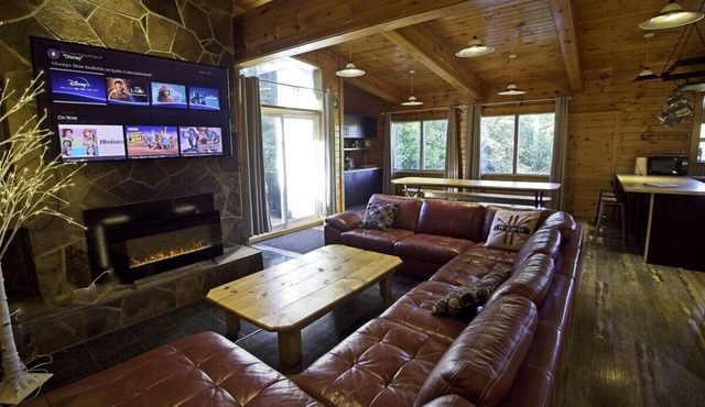 Renovated 6 Bedroom Chalet Hot-Tub/Near Village