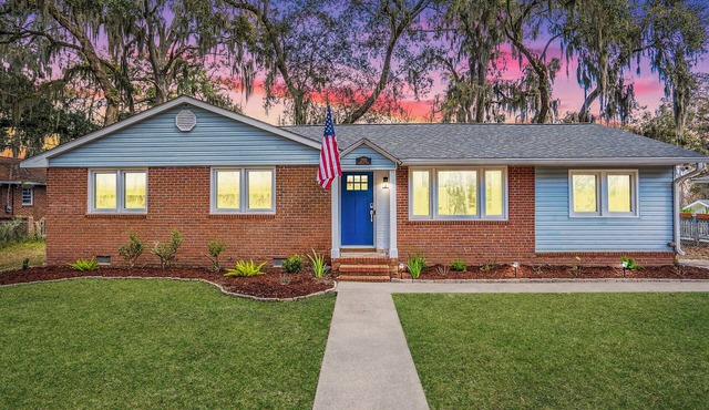Renovated: 6 min to Parris Island - 10 min to downtown - Family Gem - Beach Pass