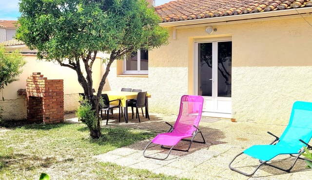Renovated air-conditioned house sleeps 6 5 minutes from the beach