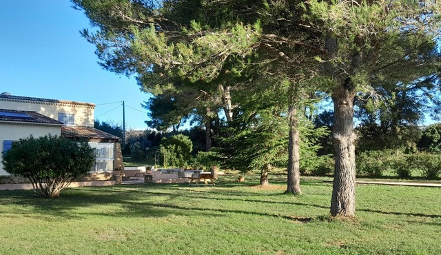 Renovated, air-conditioned villa with swimming pool in the heart of the Bandol vineyards