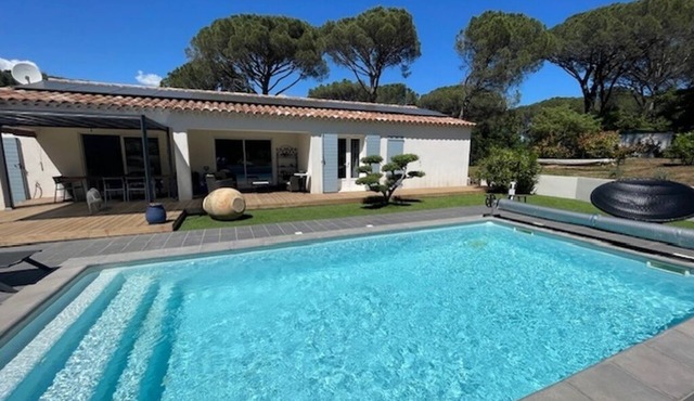 Renovated air-conditioned villa with heated swimming pool
