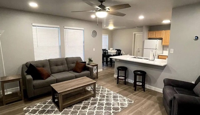 Renovated and Comfortable-South Meridian. Close to everything.