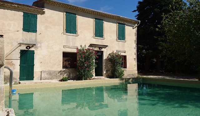 renovated and comfortable house in a Provencal farmhouse, surrounded by vineyards