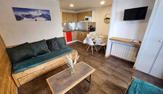 Renovated and comfortable apartment · At station center · Pets allowed