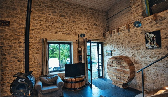 Renovated and refurbished former workshop on the outskirts of Bordeaux