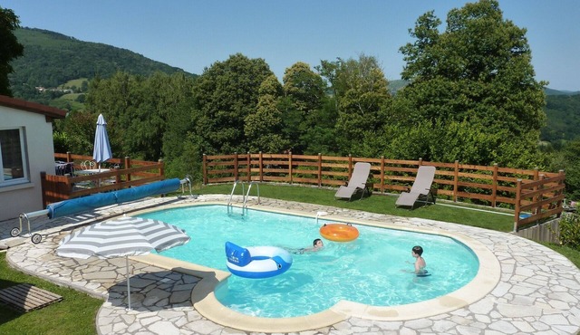 Renovated apartment in Serres-sur-Arget with swimming pool