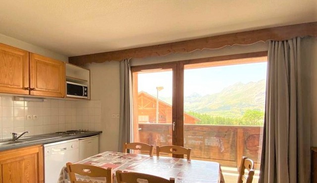 Renovated apartment 6 pers, balcony, parking