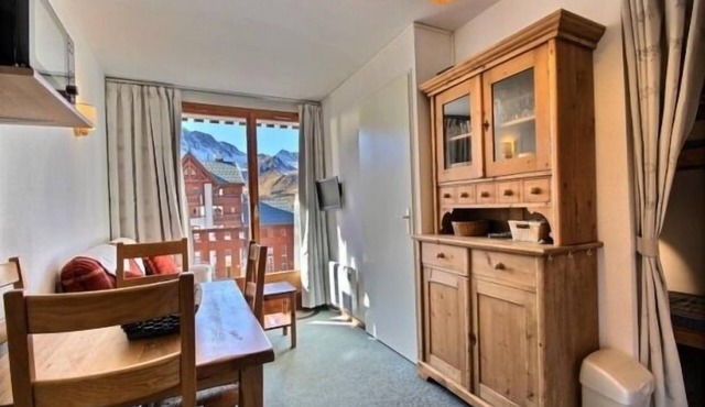 Renovated apartment for 4 at the base of the slopes with balcony