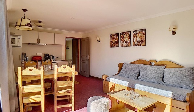 Renovated apartment near slopes with sauna, hammam and balcony