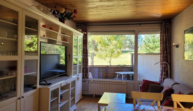 Renovated apartment, 2 bedrooms, 2 bathrooms, balcony overlooking slopes