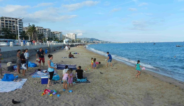 Renovated apartment 50 m from the sea, parking, swimming pool