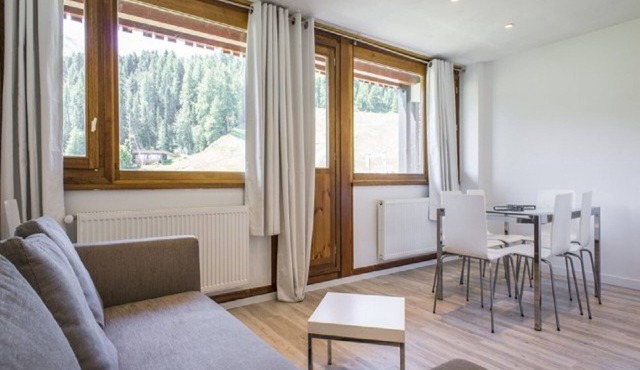 Renovated apartment 6 pers, ski-in/ski-out, large south-facing balcony