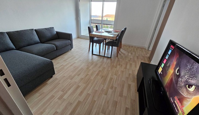 Renovated apartment for 6/7 people close to the old town.
