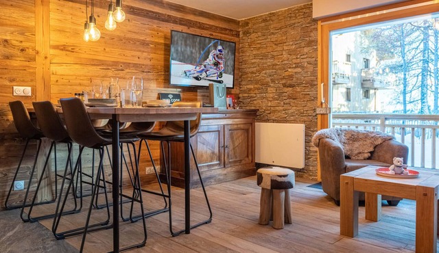 Renovated apartment in Alpe d'Huez center with parking and wifi