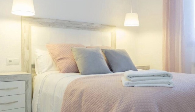 Renovated Apartment in Central Logroño with Private Parking