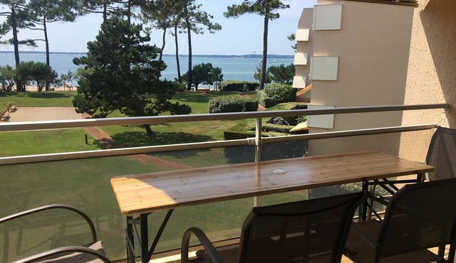 Renovated apartment in Moulleau with balcony and parking