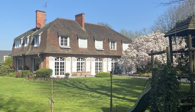 Renovated apartment in a quiet Anglo-Norman house