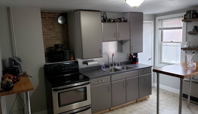 Renovated Apartment minutes from Burlington
