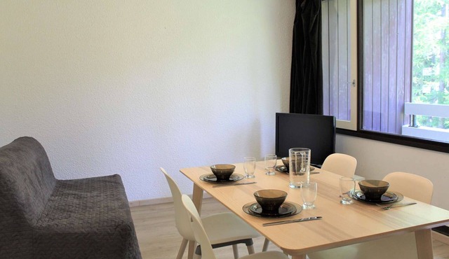 Renovated Apartment Near Slopes with Private Parking and WiFi