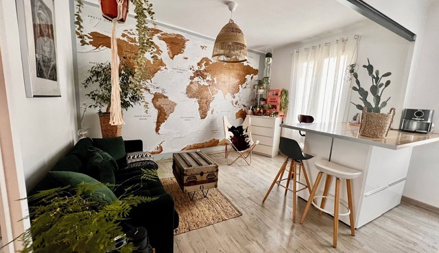 Renovated apartment, popular area of Toulon