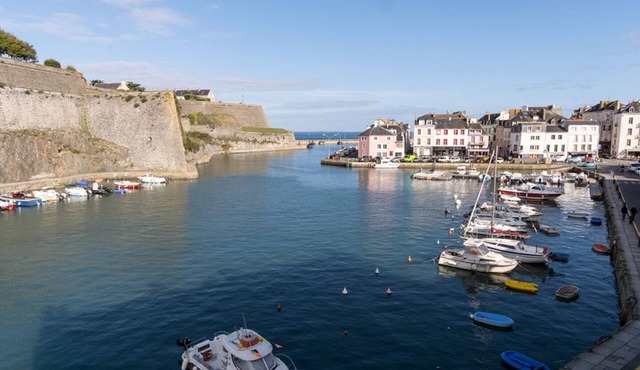 Renovated apartment with sea view in the heart of Le Palais