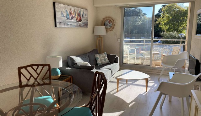 renovated apartment with terrace center Moulleau