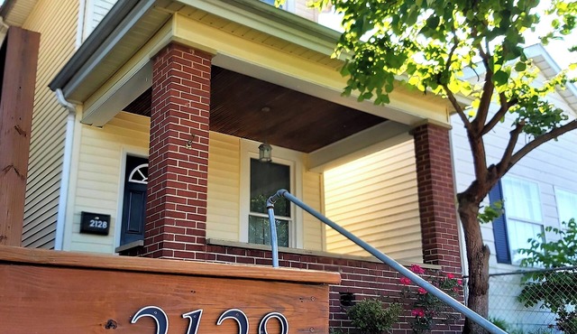Renovated Apartment with Modern Amenities, Fenced-In Back Yard -Downtown Ashland