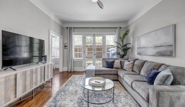 Renovated Apt - Blocks from Shoppes of Avondale!