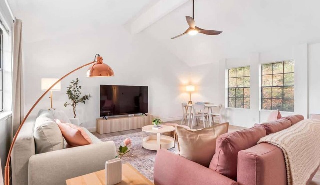 Renovated Austin 3BR, Sleeps 10, Near Domain