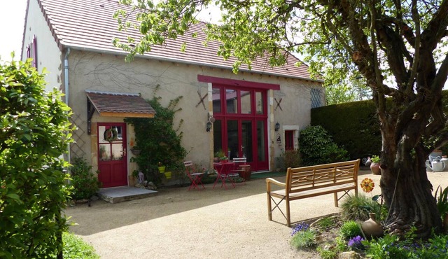 Renovated Barn with Garden Near Montluçon