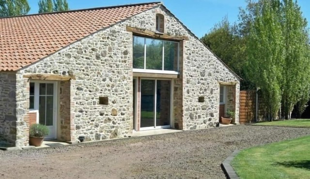 Renovated Barn with Private Pool, Large Garden, and Modern Amenities in Le Champ-Saint-Père