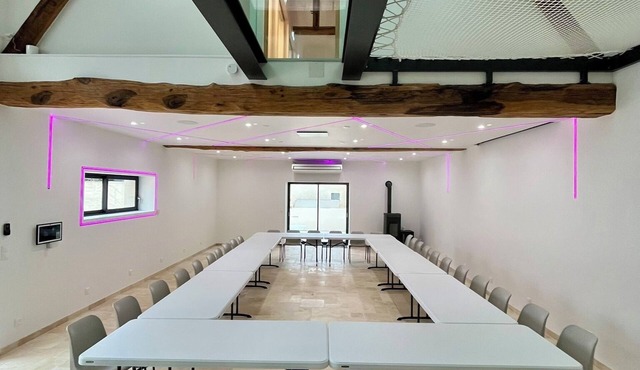 Renovated barn loft for 15 people with reception room for 80 people and large SPA