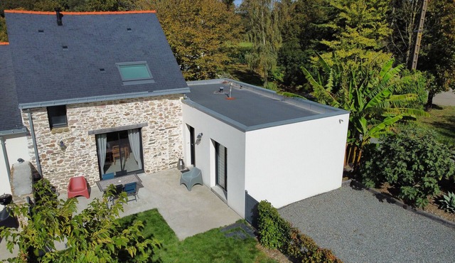 Renovated Barn with Terrace & Garden, Near Canal, 20km from Nantes - Ideal for Families or Professionals