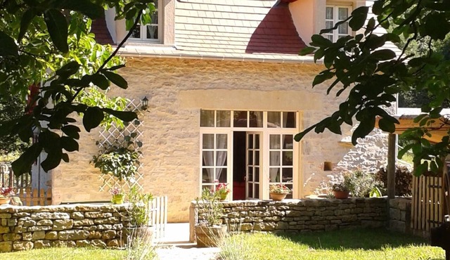 Renovated barn with swimming pool in the heart of the Causses du Quercy nature park