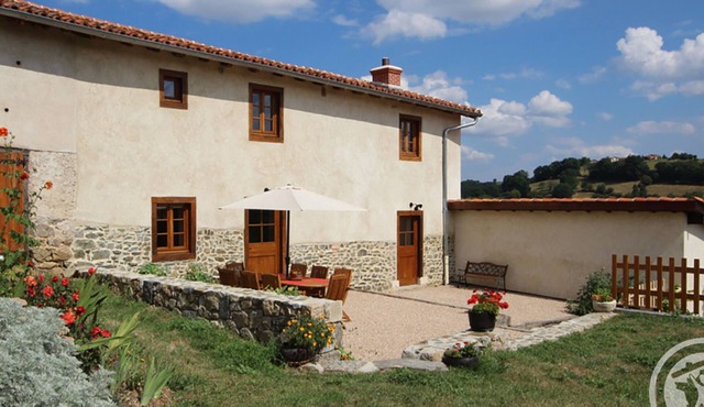 Renovated barn with enclosed garden, pets allowed, near Lyon Mountains