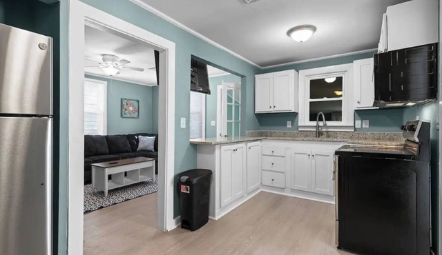 Renovated-Beach Bungalow-Walk to Beach