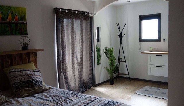 Renovated Béarnaise barn. In the countryside, 20 min from Pau. Ideal for families