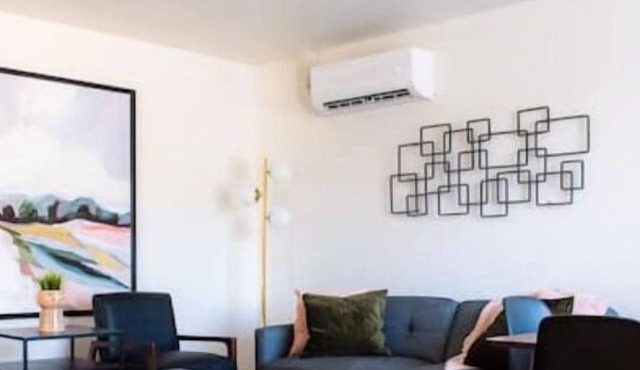 Renovated Beautiful condo Downtown 10min Airport