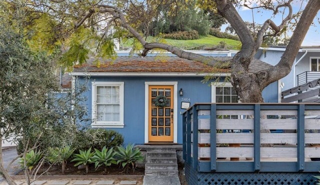 Renovated Blue Cottage 5 mins from Downtown San Diego
