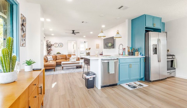 Renovated Brentwood Home Near DT, Domain & Q2