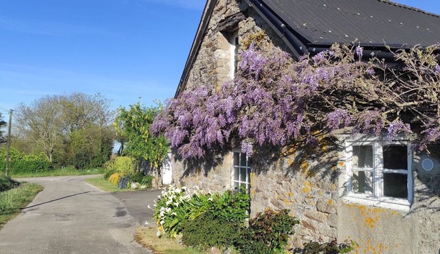 Renovated Breton farmhouse - 8 people in a quiet location 3 minutes from the beach