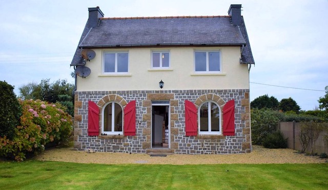 Renovated Breton House with WiFi, Enclosed Garden, Near Beach in Landrellec
