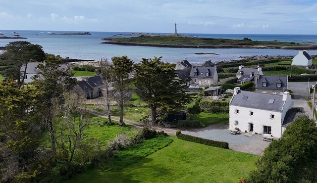 Renovated Breton house 2 minutes from a pretty beach and direct access to the GR34 trails