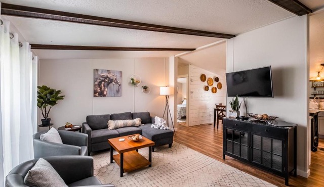 Renovated Bungalow Getaway