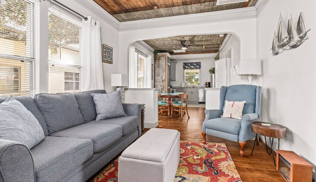 Renovated Bungalow near Downtown Pensacola with King Bed!